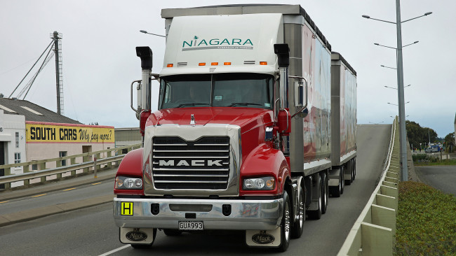 Обои картинки фото 2013 mack trident truck, автомобили, mack, trucks, inc, тяжелые, грузовики, сша