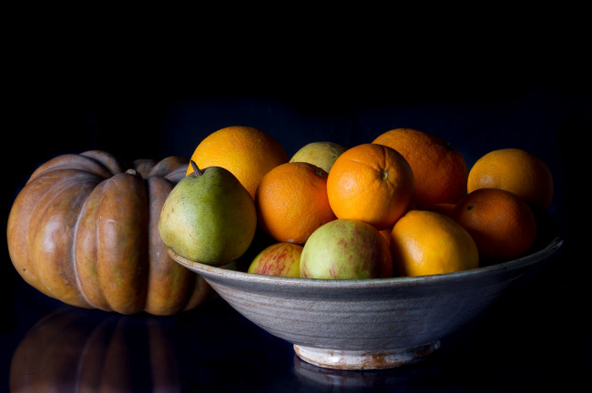 Обои картинки фото еда, фрукты и овощи вместе, миска, апельсины, яблоки, груша, тыква