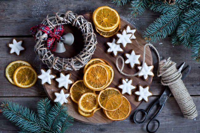 Обои картинки фото праздничные, угощения, апельсин, christmas, decoration, fir, tree, cookies, новогодние, украшение, ель, oranges, печенье