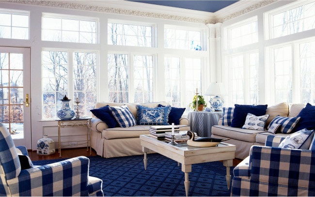 Обои картинки фото интерьер, веранды, террасы, балконы, диван, стиль, синий, белый, клетка, стол, кресло, комната, квартира, дизайн