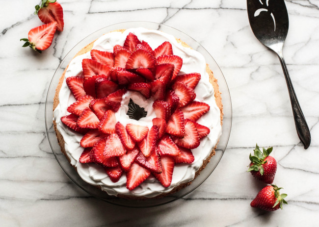 Обои картинки фото еда, пироги, ягоды, клубника, торт