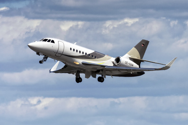Обои картинки фото dassault falcon 2000lx, авиация, пассажирские самолёты, авиаперевозчик