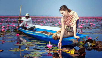 Картинка девушки -+азиатки лодка азиатка лотосы