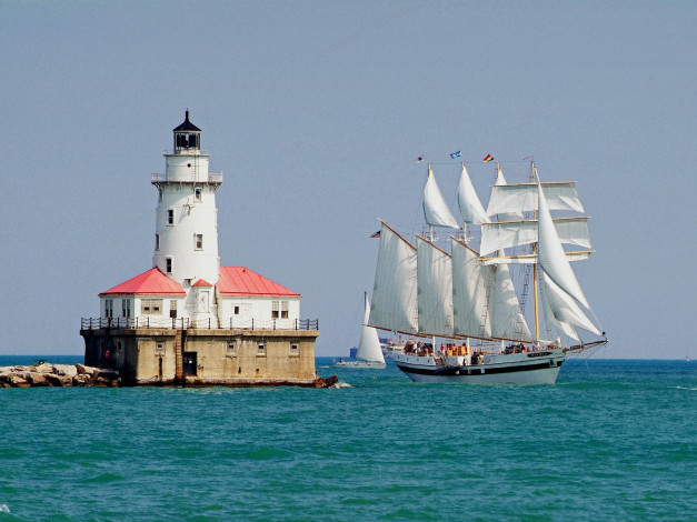 Обои картинки фото tall, ship, windy, sails, past, the, chicago, harbour, lighthouse, illinois, корабли, парусники