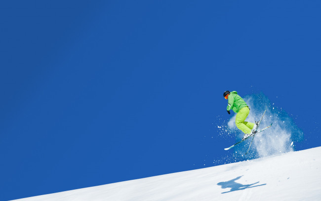 Обои картинки фото спорт, лыжный, лыжник, небо, горы, снег, прыжок, лыжи