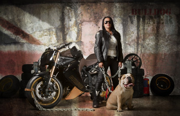 Картинка мотоциклы мото девушкой triumph