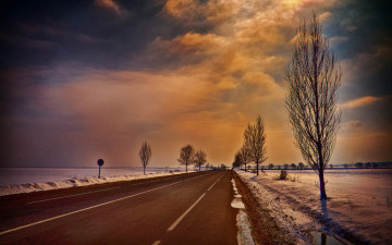 Картинка природа дороги зима шоссе разметка деревья тучи