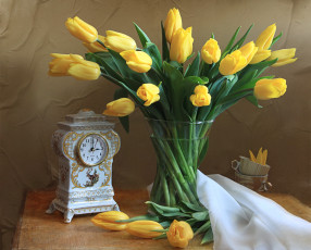 Картинка цветы тюльпаны букет часы