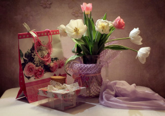 Картинка цветы тюльпаны букет розы коробочка