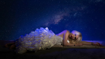 Картинка девушки -unsort+ блондинки звёздное небо платье stephanie