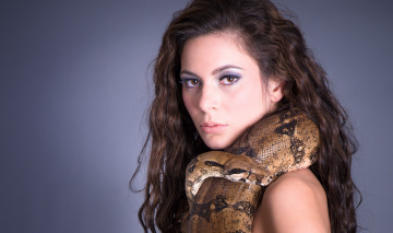 Картинка девушки -unsort+ лица +портреты боа змея лицо портрет cecilia antoinette w