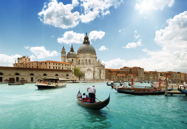Обои картинки фото города, венеция , италия, гондолы, собор