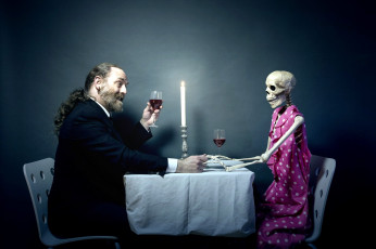Картинка юмор+и+приколы скелет мужчина вино бокалы свеча