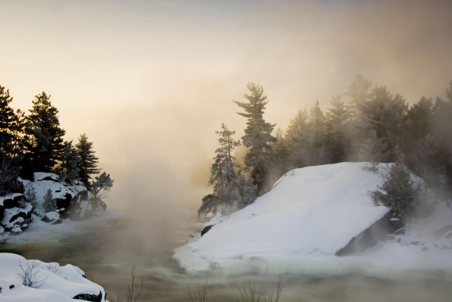 Обои картинки фото природа, реки, озера, туман, камни, деревья, река, снег, зима