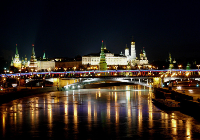 Обои картинки фото города, москва , россия, кремль, река, мост, огни