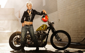 Картинка alecia moore мотоциклы мото девушкой