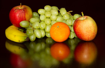 обоя еда, фрукты, ягоды, яблоки, виноград, банан, отражение