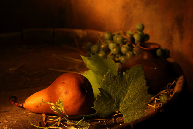Обои картинки фото еда, груши, виноградный, лист