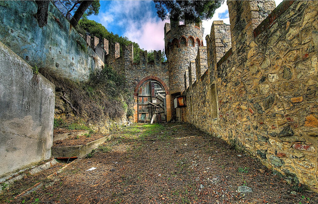 Обои картинки фото borelli castle, города, - дворцы,  замки,  крепости, башня, стены, улица, замок