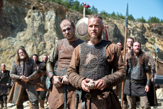 Обои картинки фото кино фильмы, vikings , 2013,  сериал, локи, рагнар, викинги, vikings, сериал, воины