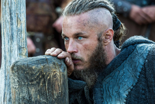 Обои картинки фото кино фильмы, vikings , 2013,  сериал, воин, викинг, вождь, рагнар, сериал, vikings