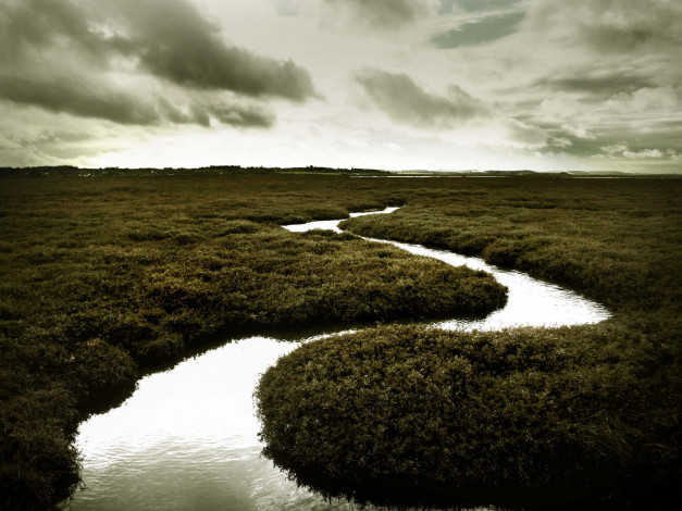 Обои картинки фото природа, реки, озера, небо, тучи, изгибы, трава, река