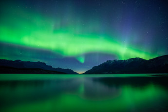 Картинка природа северное+сияние небо звезды отражение северное сияние зеркало горы озеро
