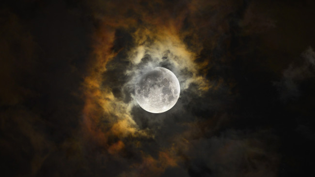 Обои картинки фото космос, луна, облака
