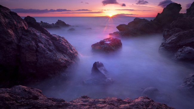 Обои картинки фото природа, восходы, закаты, камни, море, туман, закат, сумерки
