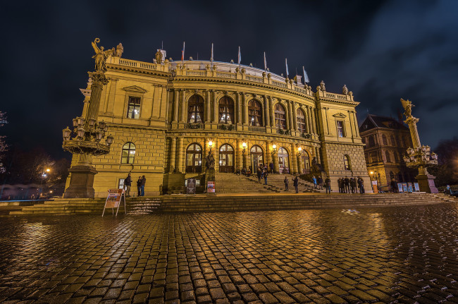 Обои картинки фото philharmonic hall prague, города, прага , Чехия, площадь, ночь, дворец