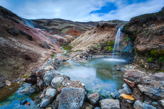 Обои картинки фото iceland, природа, водопады, холмы, речка, исландия, камни
