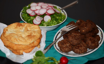 Картинка еда разное мясо лаваш салат редис