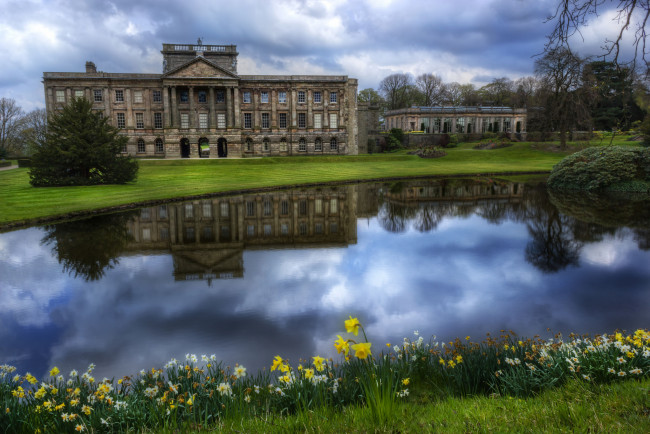 Обои картинки фото taken at lyme park,  disley,  cheshire, города, - дворцы,  замки,  крепости, пруд, дворец, парк