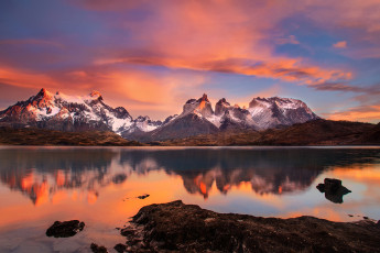 Картинка природа реки озера национальный парк торрес-дель-пайне утро Чили патагония пеоэ южная америка озеро горы анды