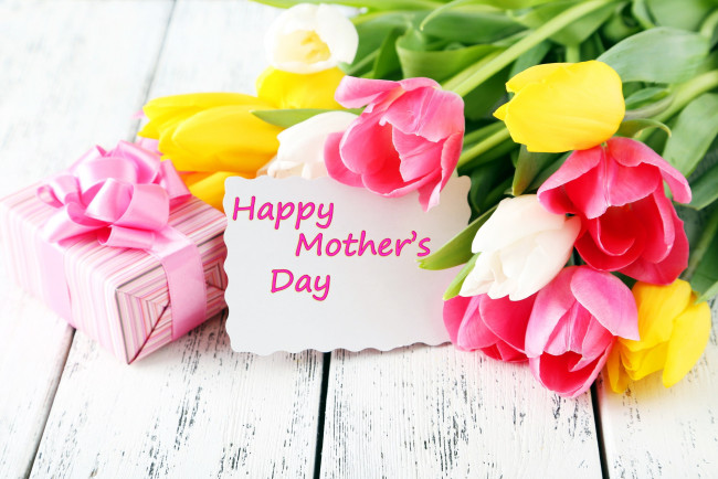 Обои картинки фото праздничные, день матери, подарок, тюльпаны, записка, бант