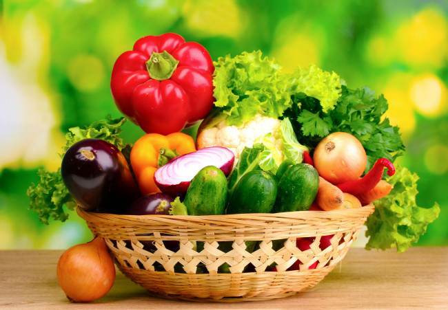 Обои картинки фото еда, овощи, петрушка, баклажан, огурцы, лук, салат, паприка