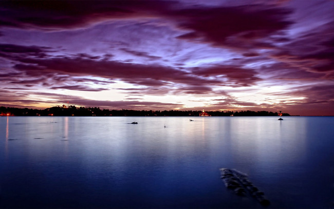Обои картинки фото природа, реки, озера, огни, тучи, вечер, озеро