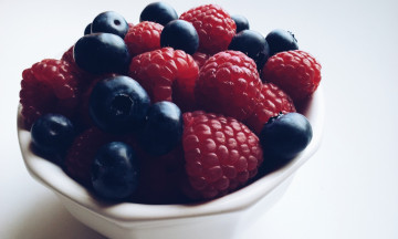 Картинка еда фрукты +ягоды черника малина