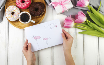Картинка праздничные день+матери mothers day paper box coffee тюльпаны gift floral открытка family праздник flowers love