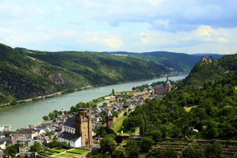 Картинка германия обервезель города панорамы дома парки панорама замок гора суда река