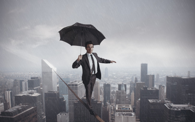 Обои картинки фото юмор и приколы, канат, мужчина, пропасть, дождь, зонт, город