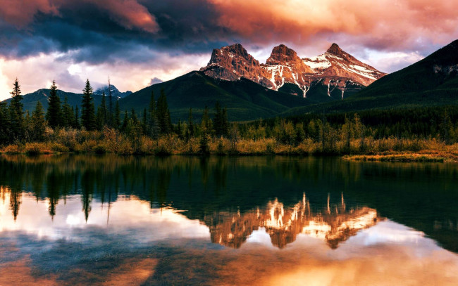 Обои картинки фото the three sisters in the canadian rockies, природа, пейзажи, the, three, sisters, in, canadian, rockies