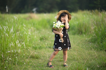 Картинка разное дети девочка букет трава шляпа