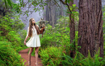 Картинка девушки -+брюнетки +шатенки лес тропинка шатенка платье сова