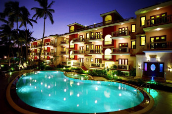 Картинка города здания дома бассейн пальмы вечер