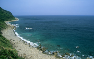 Картинка природа побережье горы камни прибой море пляж берег