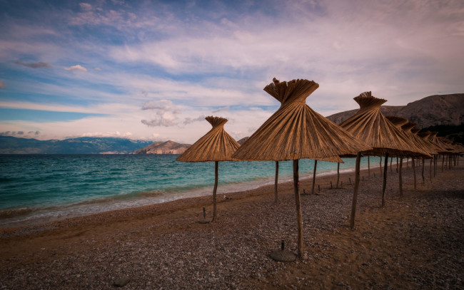 Обои картинки фото природа, побережье, адриатика, хорватия, приморье-горски, пляж, зонтики