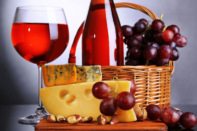 Обои картинки фото еда, разное, виноград, корзина, вино, орехи, сыр