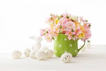 обоя праздничные, пасха, белый, фон, букет, цветы, яйцо, кружка, кролик