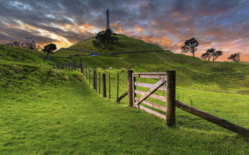 Картинка новая+зеландия природа луга деревья дорога забор трава холм